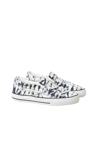 Shoes ($50)
Photo courtesy of H&M
Shoes ($50)
Photo courtesy of H&M