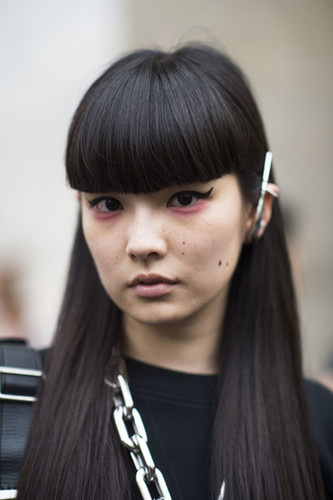 This blunt bangs/pink shadow/cat-eye liner combination is one of the coolest we've seen all month.
Source: Le 21ème | Adam Katz Sinding
This blunt bangs/pink shadow/cat-eye liner combination is one of the coolest we've seen all month.
Source: Le 21ème | Adam Katz Sinding