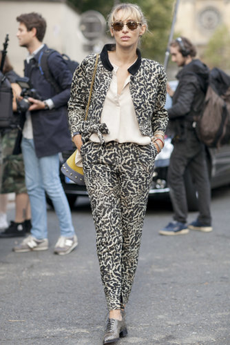 We're pretty wild about her graphic print.
We're pretty wild about her graphic print.