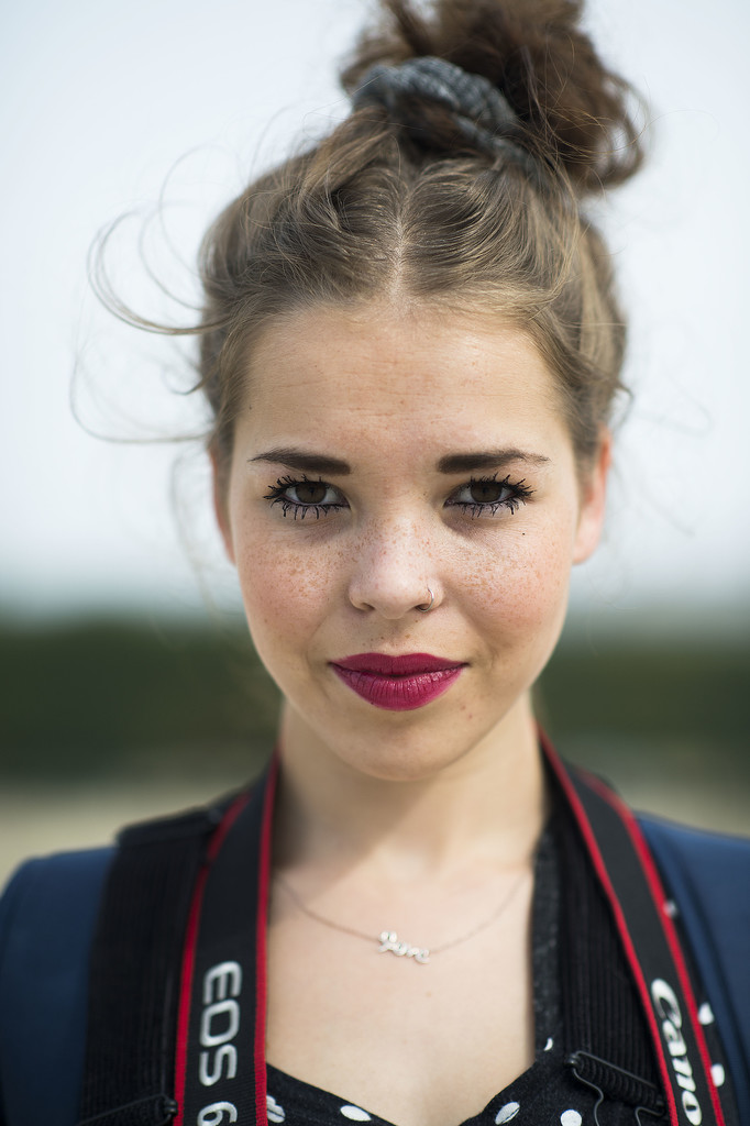 Not only is her berry lipstick perfect for Fall, but this photographer is also bringing the scrunchie trend back to fashion week.
Source: Le 21ème | Adam Katz Sinding
Not only is her berry lipstick perfect for Fall, but this photographer is also bringing the scrunchie trend back to fashion week.
Source: Le 21ème | Adam Katz Sinding