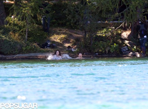 Kristen Stewart Strips Down on Set! Kristen Stewart Strips Down on Set!