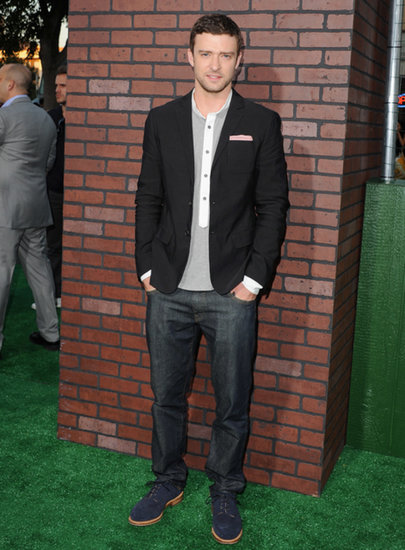 Going slightly casual in AllSaint's henley and blazer for LA's Trouble With the Curve premiere, Justin's eyes were rivaled only by his blue suede Oliver Spencer shoes.
Going slightly casual in AllSaint's henley and blazer for LA's Trouble With the Curve premiere, Justin's eyes were rivaled only by his blue suede Oliver Spencer shoes.