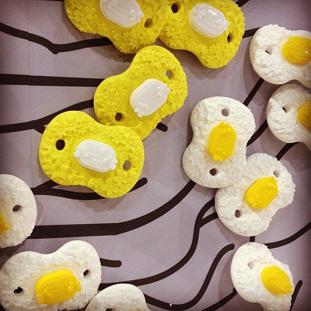 How pretty are Comotomo's new silicone pacifiers? They're covered in daisies!
