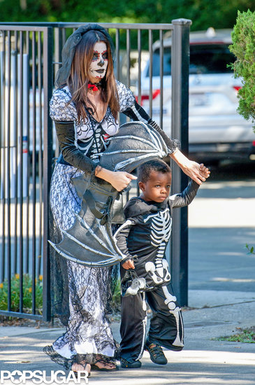 Sandra Bullock was in full Day of the Dead garb as she took her little skeleton Louis to a costume party in LA.
Sandra Bullock was in full Day of the Dead garb as she took her little skeleton Louis to a costume party in LA.