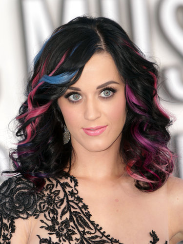 Later in 2010, Katy arrived at the MTV Video Music Awards with her raven hair highlighted with pink, purple, and blue streaks.
Later in 2010, Katy arrived at the MTV Video Music Awards with her raven hair highlighted with pink, purple, and blue streaks.