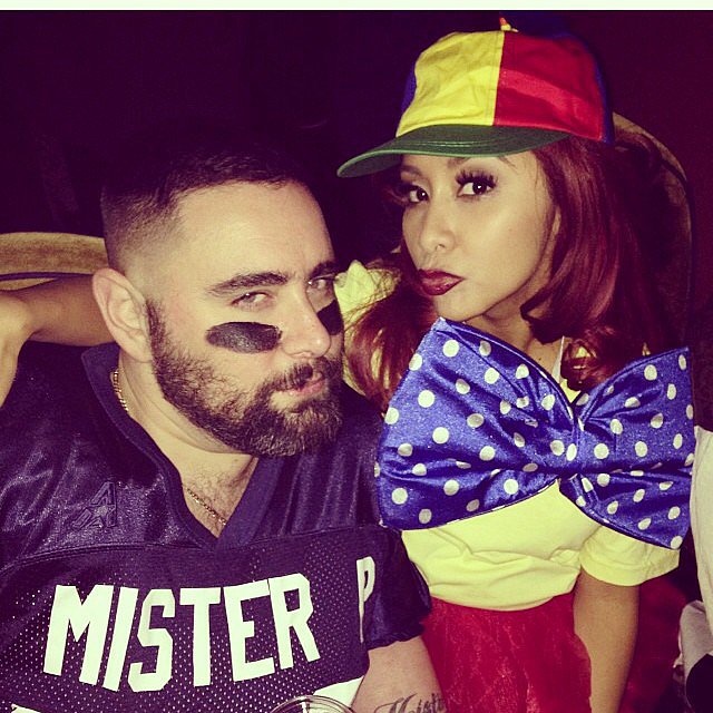 Nicole Polizzi also shared a snap with Jionni after switching into her Tweedledum and Tweedledee costume.
Source: Instagram user snookinic
Nicole Polizzi also shared a snap with Jionni after switching into her Tweedledum and Tweedledee costume.
Source: Instagram user snookinic