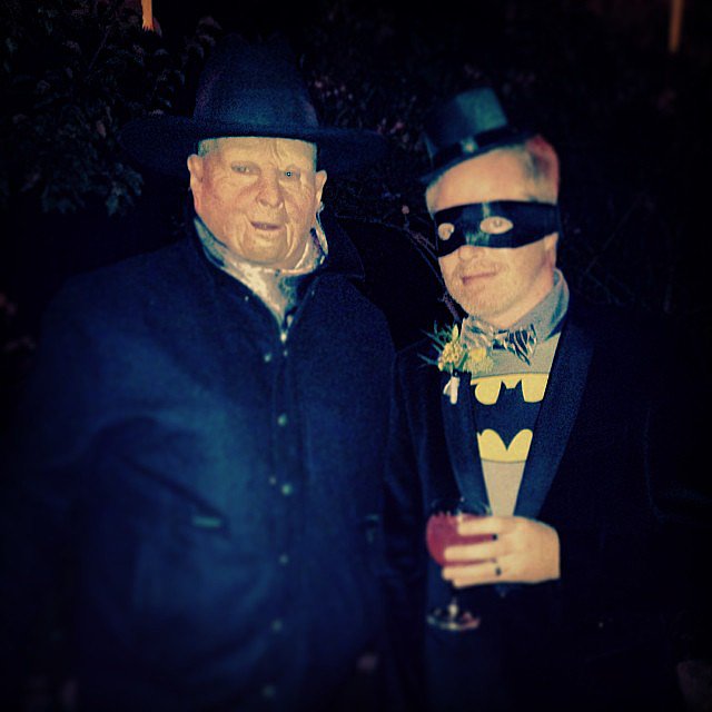 Eric Stonestreet dressed as a "scary ranch boss" and posed alongside his Modern Family costar Jesse Tyler Ferguson as Batman.
Source: Instagram user ericstonestreet
Eric Stonestreet dressed as a "scary ranch boss" and posed alongside his Modern Family costar Jesse Tyler Ferguson as Batman.
Source: Instagram user ericstonestreet