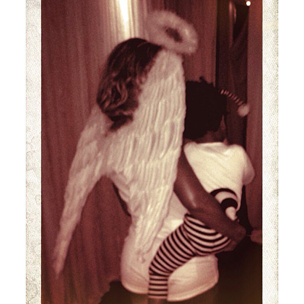 Beyoncé Knowles dressed as an angel (we can see her halo!) while her daughter Blue Carter went as a baby bee.
Source: Instagram user beyonce
Beyoncé Knowles dressed as an angel (we can see her halo!) while her daughter Blue Carter went as a baby bee.
Source: Instagram user beyonce