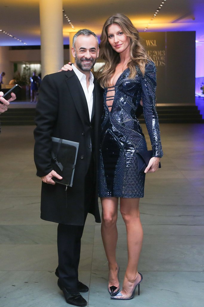 Gisele Bündchen joined Francisco Costa for the WSJ. bash in the sexiest of Atelier Versace cocktail dresses and Cartier jewels.
Gisele Bündchen joined Francisco Costa for the WSJ. bash in the sexiest of Atelier Versace cocktail dresses and Cartier jewels.