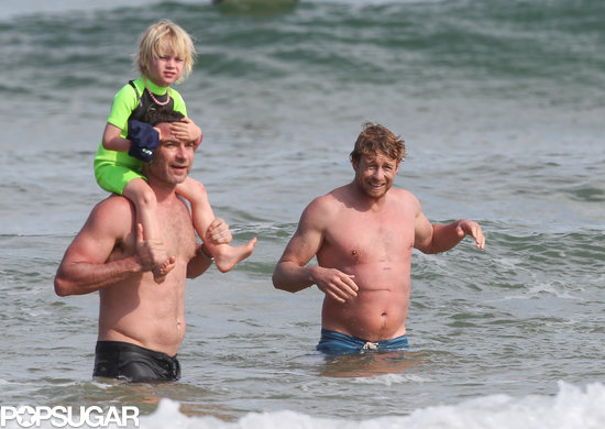 Simon Baker and Liev Schreiber joined up for a surfing trip. Simon Baker and Liev Schreiber joined up for a surfing trip.