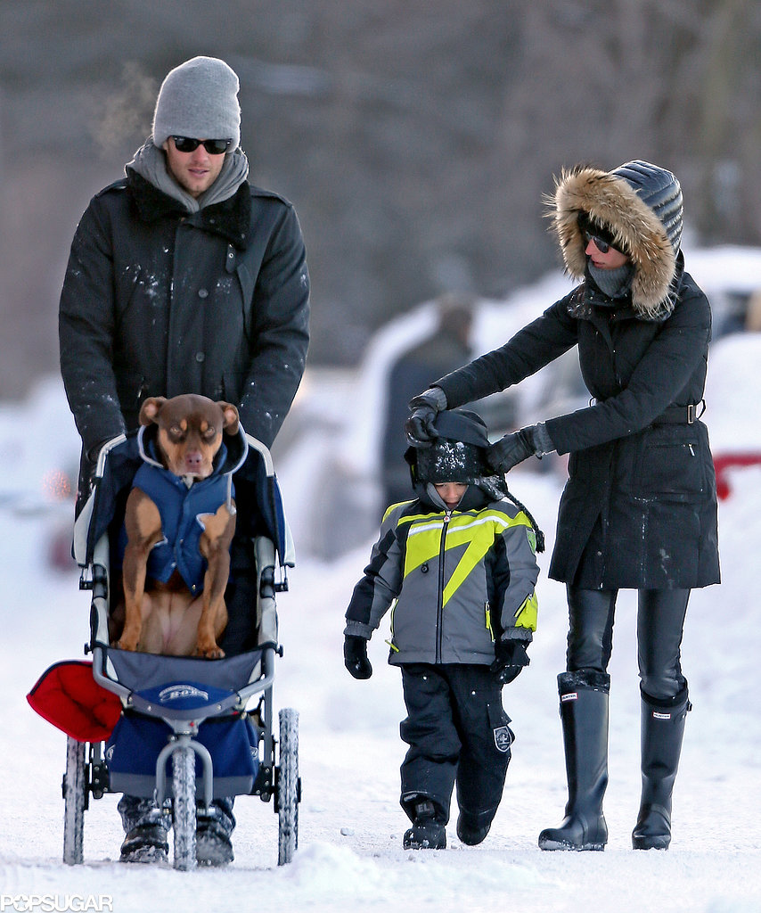 Gisele Bündchen and Tom Brady took a walk in snowy Boston with their son, Benjamin, and their dog, Lua.
Gisele Bündchen and Tom Brady took a walk in snowy Boston with their son, Benjamin, and their dog, Lua.