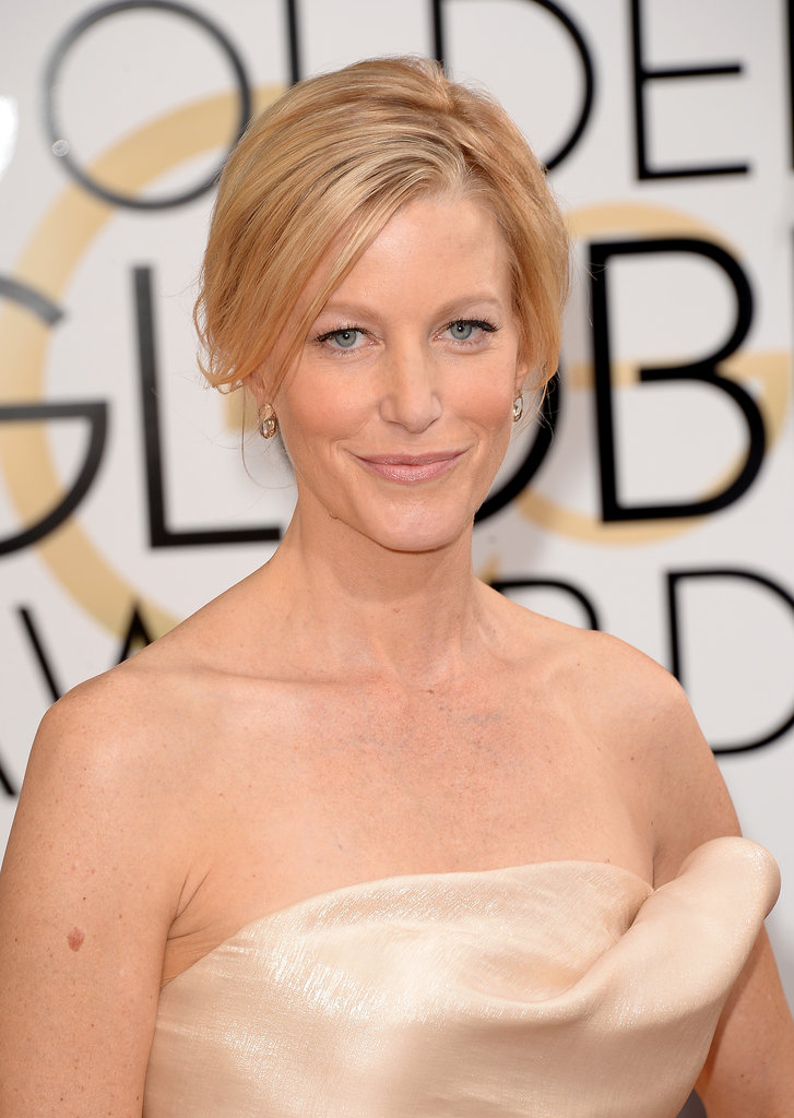 The eyes have it! Anna Gunn enhanced her natural beauty with doe-eyed lashes and petal-pink lipstick.
The eyes have it! Anna Gunn enhanced her natural beauty with doe-eyed lashes and petal-pink lipstick.