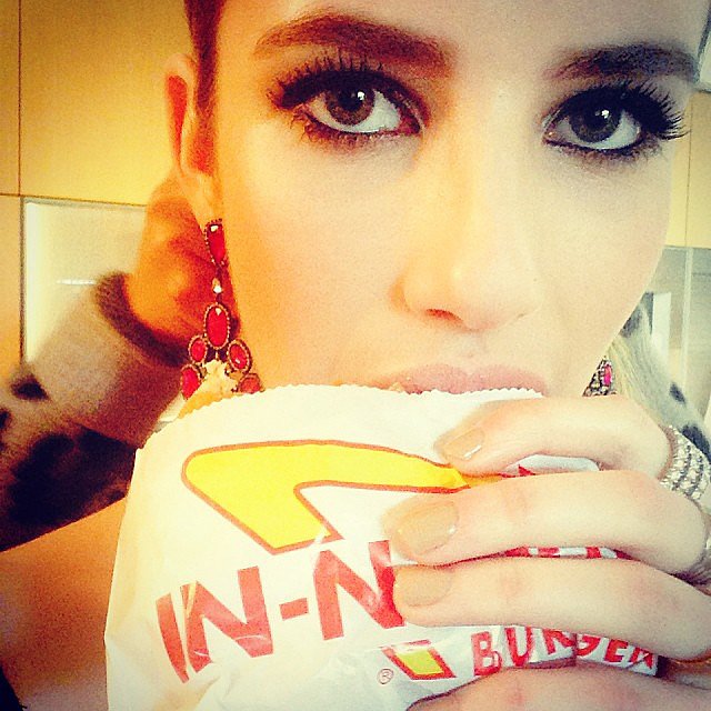 Emma Roberts grabbed a burger before the show.
Source: Instagram user emmaroberts6
Emma Roberts grabbed a burger before the show.
Source: Instagram user emmaroberts6