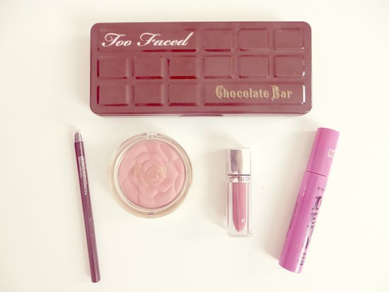 Simple and Sweet Valentine's Day Makeup How-To Simple and Sweet Valentine's Day Makeup How-To