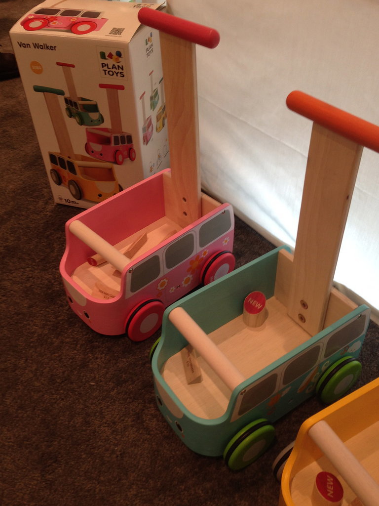 Plan Toys Van Walker Plan Toys Van Walker