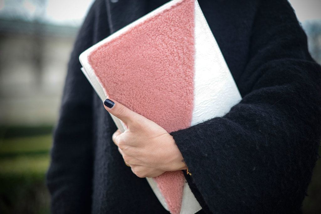 A clutch that wows us with color and texture.
A clutch that wows us with color and texture.