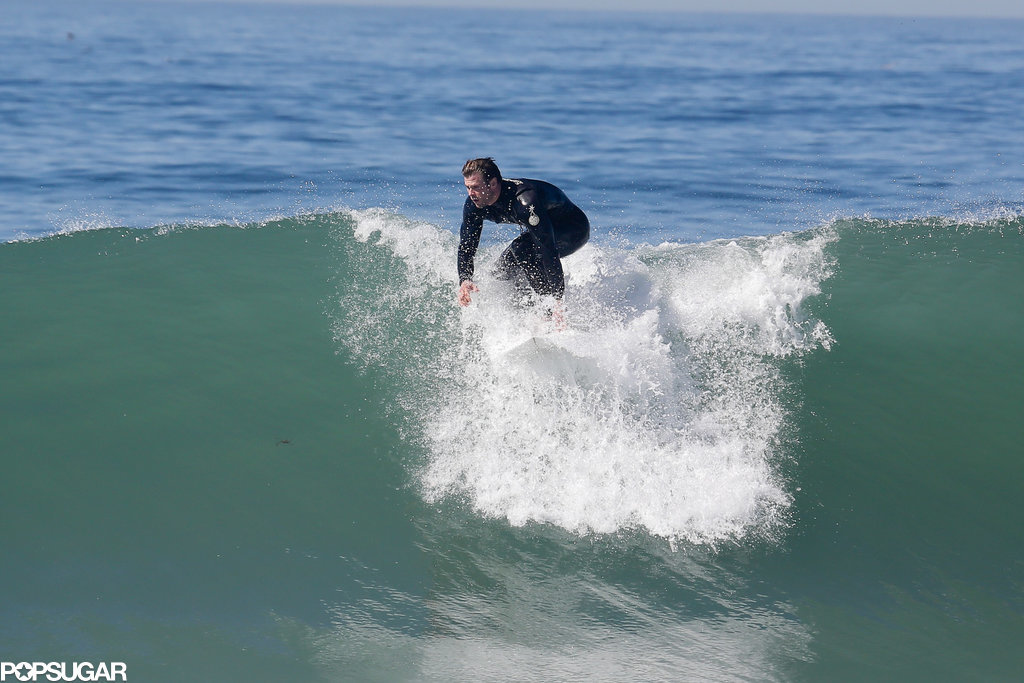 Let Chris Hemsworth Give You a Sexy Surfing Lesson