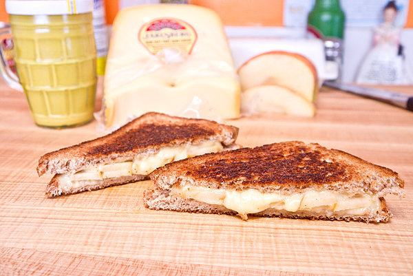 Grilled Cheese and Apple Sandwiches Grilled Cheese and Apple Sandwiches