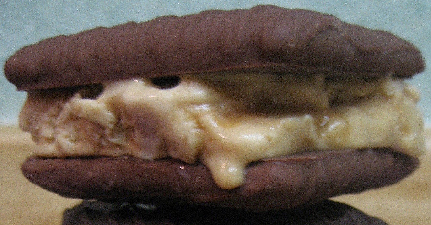 Summer Of Sandwiches: Dulce De Leche Ice Cream & Choco Covered Graham Cracker Sandwiches Summer Of Sandwiches: Dulce De Leche Ice Cream & Choco Covered Graham Cracker Sandwiches
