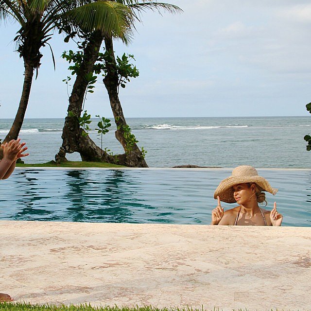 Blue Carter clapped for her mom, Beyoncé, while the family vacationed together.
Source: Tumblr user Beyoncé
Blue Carter clapped for her mom, Beyoncé, while the family vacationed together.
Source: Tumblr user Beyoncé