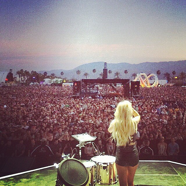 Ellie Goulding performed to a massive crowd.
Source: Instagram user elliegoulding
Ellie Goulding performed to a massive crowd.
Source: Instagram user elliegoulding