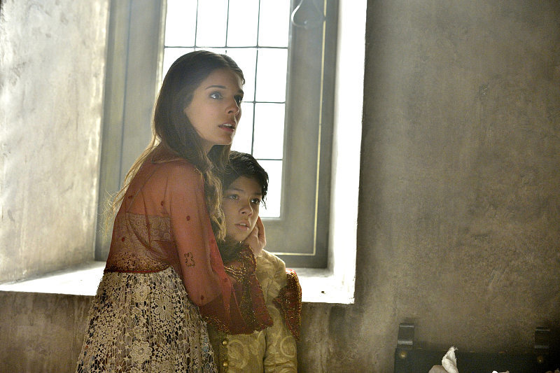 Reign Season Finale Pictures: What Horrific Scene Is Going Down? Reign Season Finale Pictures: What Horrific Scene Is Going Down?