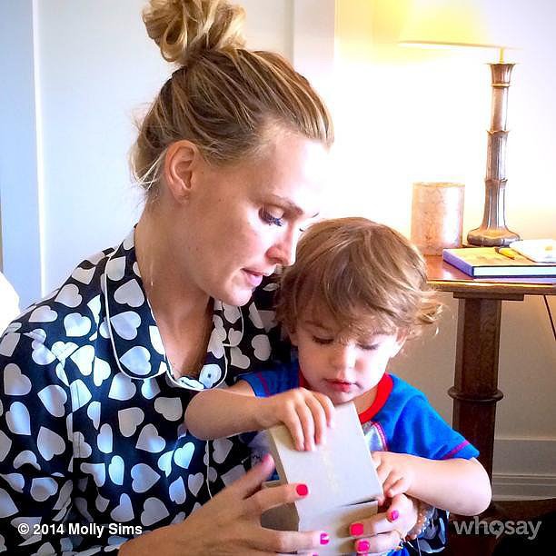 Molly Sims opened up a surprise Mother's Day gift from her son, Brooks Stuber.
Source: Instagram user mollybsims
Molly Sims opened up a surprise Mother's Day gift from her son, Brooks Stuber.
Source: Instagram user mollybsims