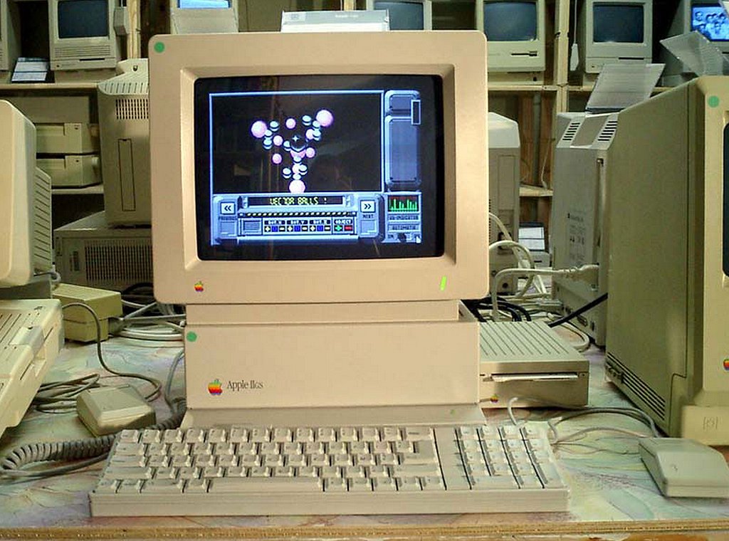 1977: Apple II 1977: Apple II