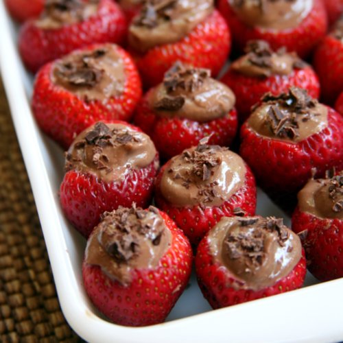 Chocolate-Mousse-Filled Strawberries Chocolate-Mousse-Filled Strawberries