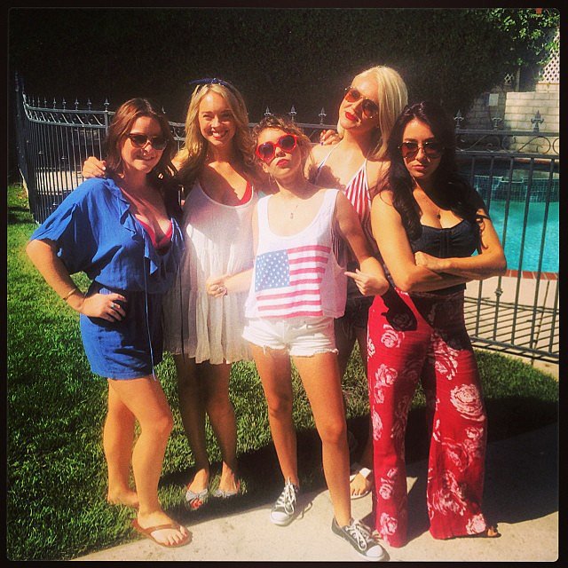 Sarah Hyland and her friends created an Independence Day girl group.
Source: Instagram user therealsarahhyland
Sarah Hyland and her friends created an Independence Day girl group.
Source: Instagram user therealsarahhyland