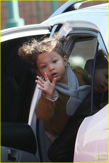Halle and Nahla go grocery shopping