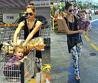 Photos of Jessica Alba and Honor at the Grocery Store 2009-10-18 10:00:00