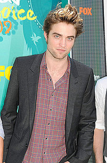 Have Questions For Robert Pattinson? Leave Them in the Comments and Win! 