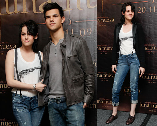 Photos of Kristen Stewart and Taylor Lautner in Mexico for New Moon 2009-11-03 14:58:18 Photos of Kristen Stewart and Taylor Lautner in Mexico for New Moon 2009-11-03 14:58:18