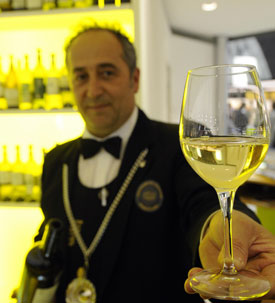 White Wine Damages Tooth Enamel More Than Red Wine