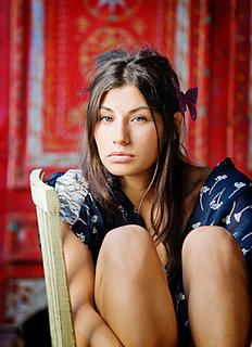 Awkward! She's Worried Everyone Thinks She's a Lesbian 