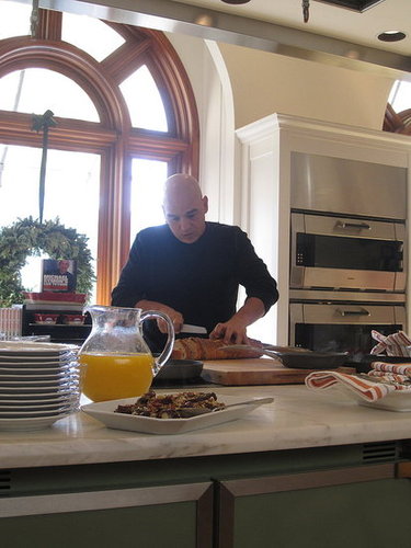 Michael Symon Makes Breakfast at Williams-Sonoma in San Francisco Michael Symon Makes Breakfast at Williams-Sonoma in San Francisco
