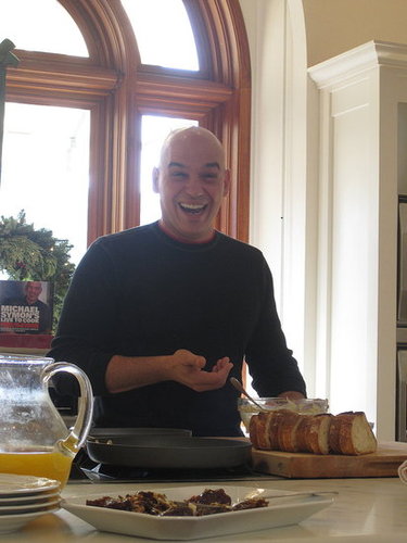 Michael Symon Makes Breakfast at Williams-Sonoma in San Francisco Michael Symon Makes Breakfast at Williams-Sonoma in San Francisco