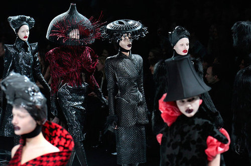 Alexander McQueen Fall 2009: A Twisted Fantasy Alexander McQueen Fall 2009: A Twisted Fantasy