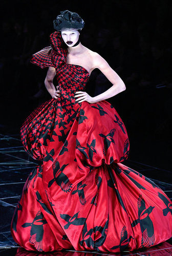 Alexander McQueen Fall 2009: A Twisted Fantasy Alexander McQueen Fall 2009: A Twisted Fantasy