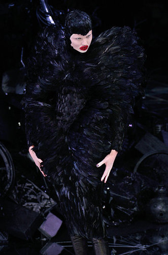 Alexander McQueen Fall 2009: A Twisted Fantasy Alexander McQueen Fall 2009: A Twisted Fantasy