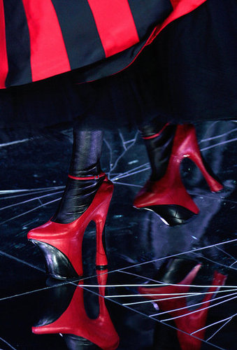 Alexander McQueen Fall 2009: A Twisted Fantasy Alexander McQueen Fall 2009: A Twisted Fantasy