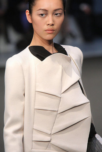 RM by Roland Mouret Fall 2009: "The Work of a Local Dressmaker" RM by Roland Mouret Fall 2009: "The Work of a Local Dressmaker"