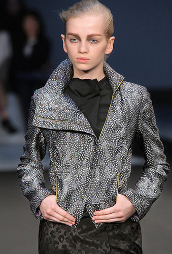 RM by Roland Mouret Fall 2009: "The Work of a Local Dressmaker" RM by Roland Mouret Fall 2009: "The Work of a Local Dressmaker"