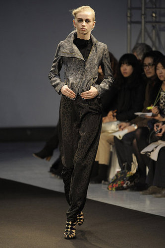 RM by Roland Mouret Fall 2009: "The Work of a Local Dressmaker" RM by Roland Mouret Fall 2009: "The Work of a Local Dressmaker"