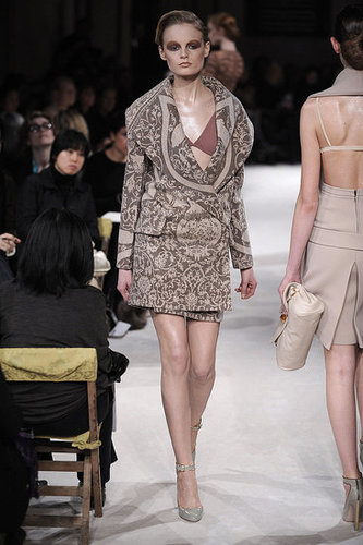 Miu Miu Fall 2009: A Sultry Riff on the Bourgeois Miu Miu Fall 2009: A Sultry Riff on the Bourgeois