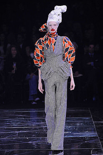 Alexander McQueen Fall 2009: A Twisted Fantasy Alexander McQueen Fall 2009: A Twisted Fantasy