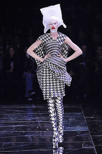 Alexander McQueen Fall 2009: A Twisted Fantasy Alexander McQueen Fall 2009: A Twisted Fantasy