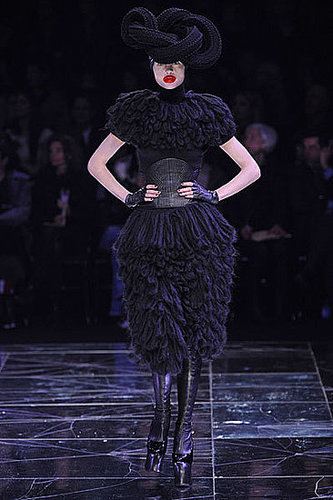 Alexander McQueen Fall 2009: A Twisted Fantasy Alexander McQueen Fall 2009: A Twisted Fantasy