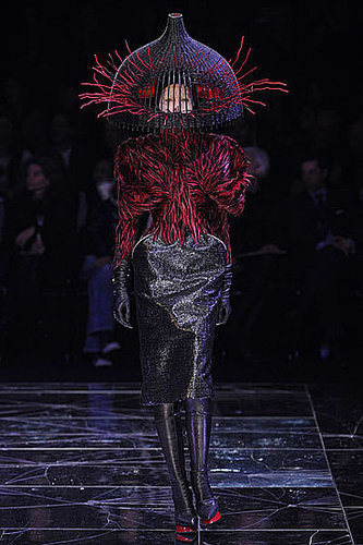 Alexander McQueen Fall 2009: A Twisted Fantasy Alexander McQueen Fall 2009: A Twisted Fantasy